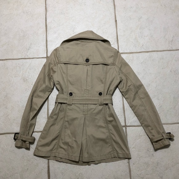 Trench Coat 🧥 - Picture 3 of 5